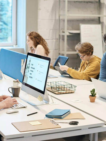 equipe qui travail dans un environnement sain
